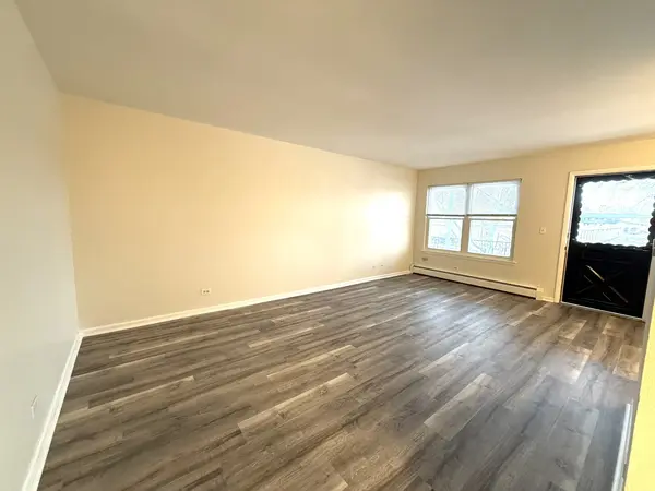 575 Berry AVE #2E, Grayslake, IL 60030