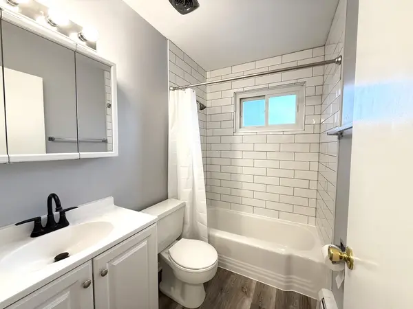 575 Berry AVE #2E, Grayslake, IL 60030