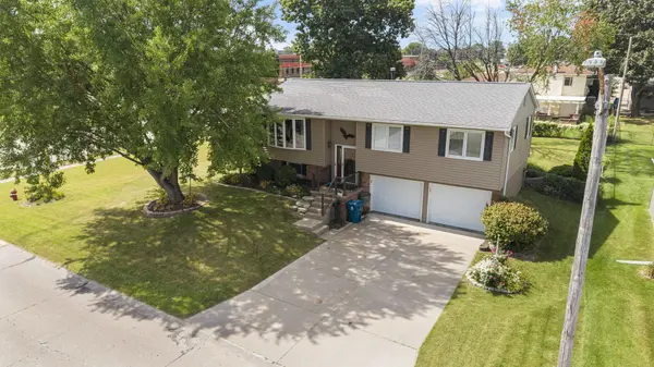 2957 9 1/2 ST, East Moline, IL 61244