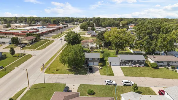 2957 9 1/2 ST, East Moline, IL 61244