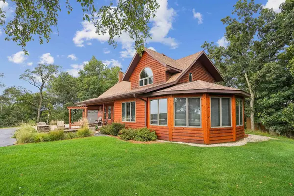 11757 Apple Road, Postville, IA 52162