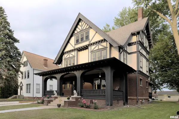 561 N Prairie ST, Galesburg, IL 61401