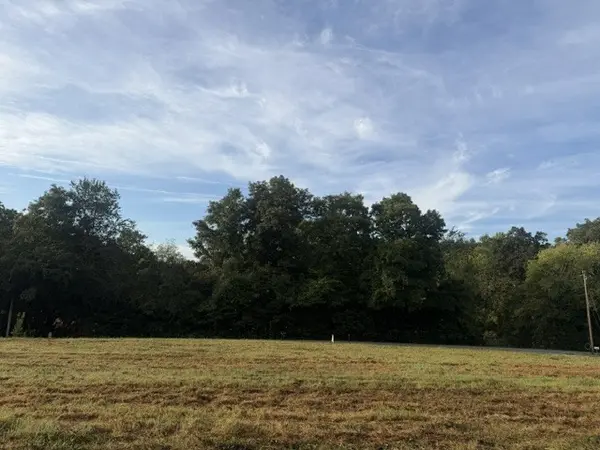 7 Issac Clifton Rd, Chapmansboro, TN 37035