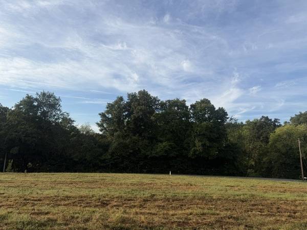 7 Issac Clifton Rd, Chapmansboro, TN 37035
