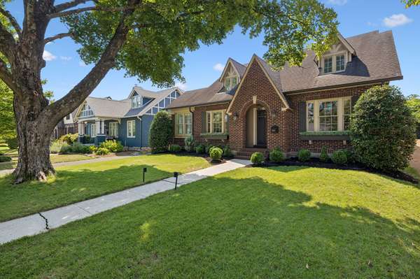 2813 Acklen, Nashville, TN 37212