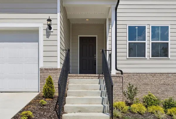 480 Jet Stream Dr, La Vergne, TN 37086