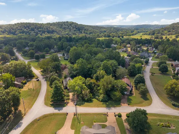 402 Allison Ct, Kingston Springs, TN 37082