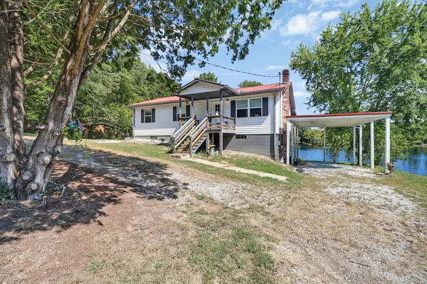 515 Silver Lake Dr, Jamestown, TN 38556
