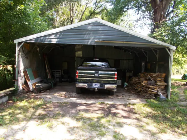 1955 Roundhouse Rd, Hollow Rock, TN 38342