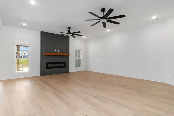 120 Denton Ct, Clarksville, TN 37043