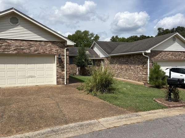 229 Hillsboro Cir, Florence, AL 35630