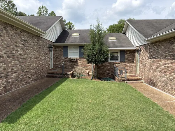 229 Hillsboro Cir, Florence, AL 35630