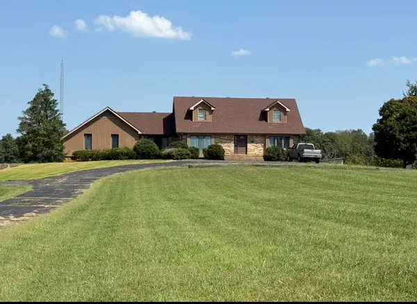 9118 Clay County Hwy, Moss, TN 38575