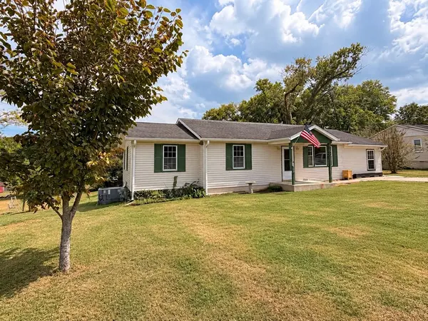 203 Academy Ave, Alexandria, TN 37012