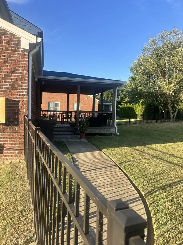 1058 Avery Trace Cir, Hendersonville, TN 37075
