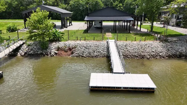1434 S River Front Dr, Clifton, TN 38425