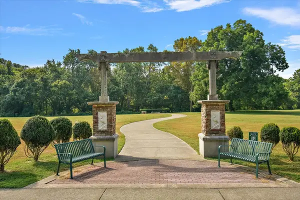 211 Riverside Dr, Columbia, TN 38401