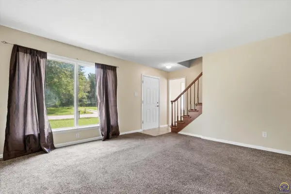 285 NE Sumner ST, Topeka, KS 66616