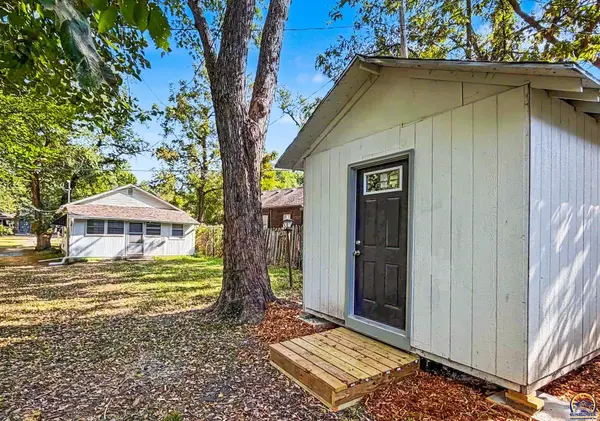 1308 Oak Hill Ave, Lawrence, KS 66044-3636