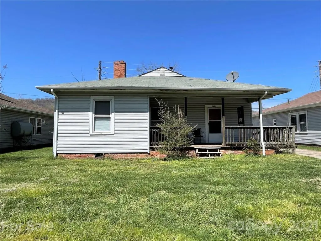 155 Edwards AVE, Swannanoa, NC 28778