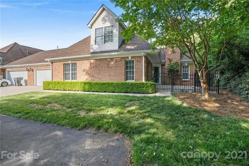7519 Hurstbourne Green DR, Charlotte, NC 28277