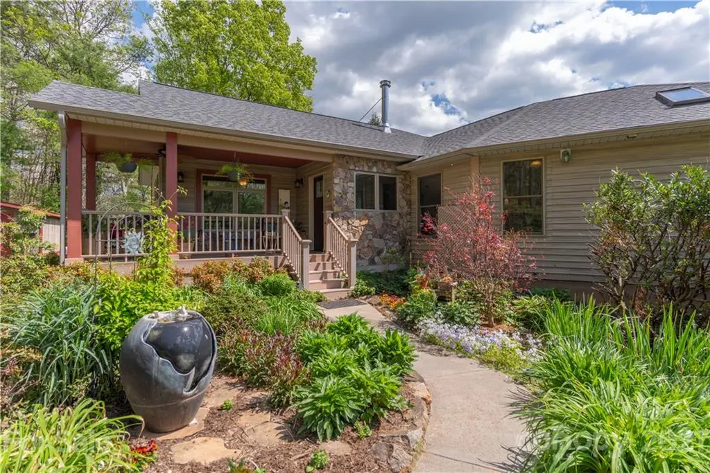 47 Sams RD, Weaverville, NC 28787