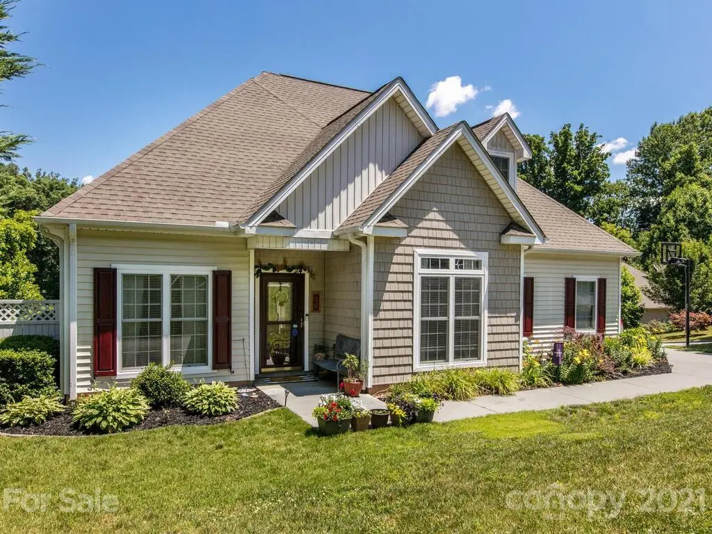 18 Wayward PATH, Candler, NC 28715