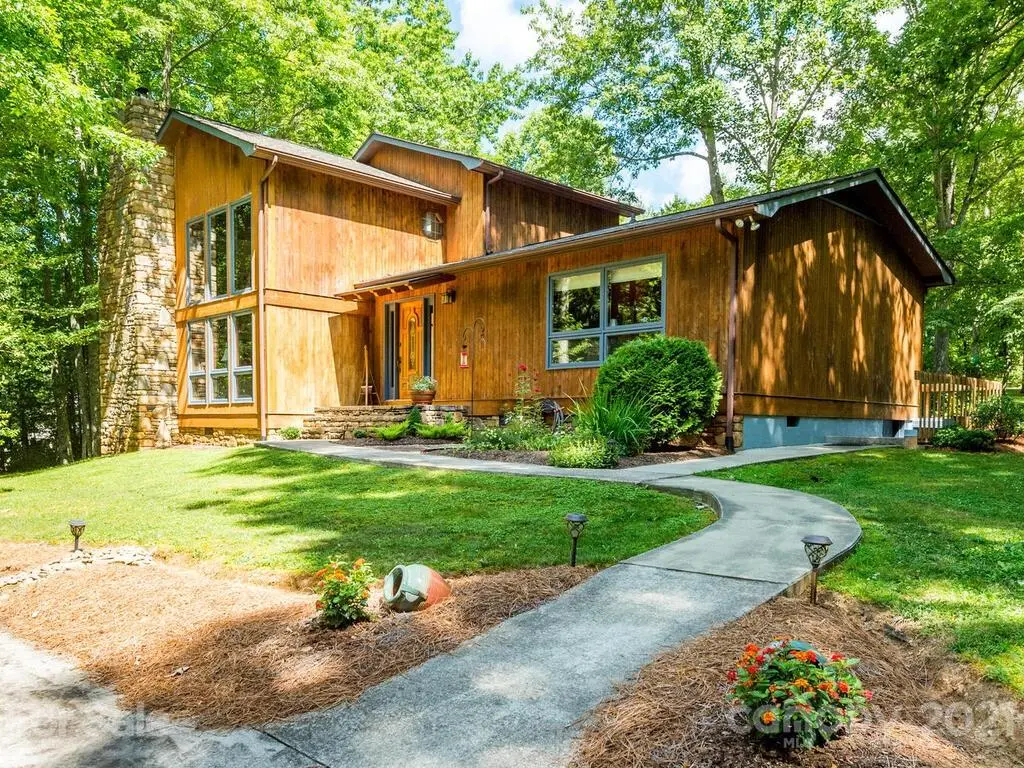 55 Ivy LN, Fletcher, NC 28732