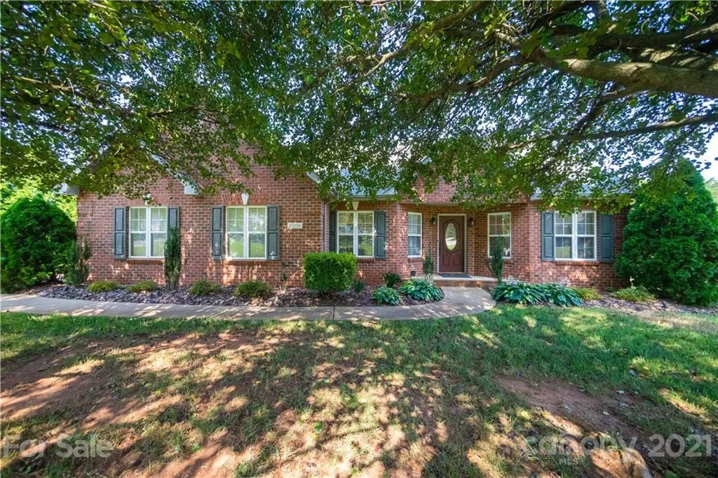 2388 Hounds WAY, Hickory, NC 28601