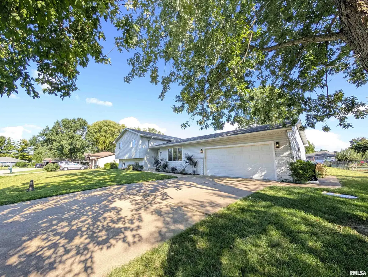 818 GRANDVIEW WAY, Germantown Hills, IL 61548