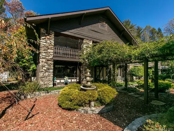 131 Red Bird LN, Penrose, NC 28766