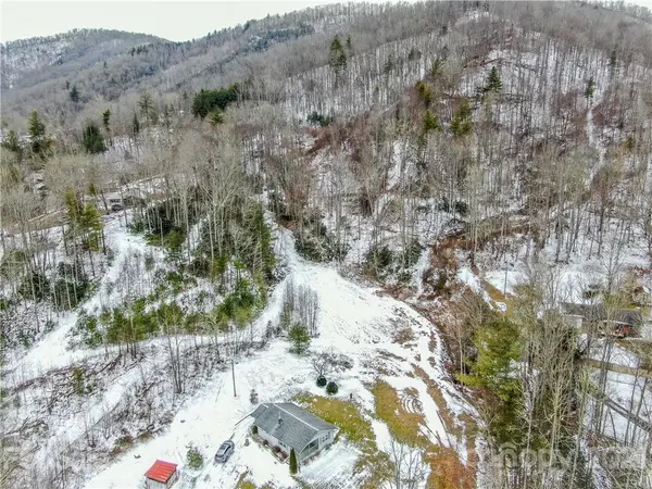 99999 Hemlock RD, Spruce Pine, NC 28777