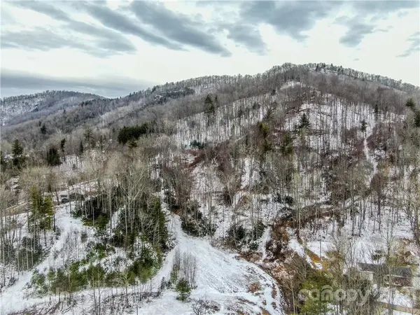 99999 Hemlock RD, Spruce Pine, NC 28777