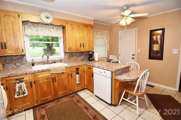 5912 Leil RD, Hickory, NC 28602