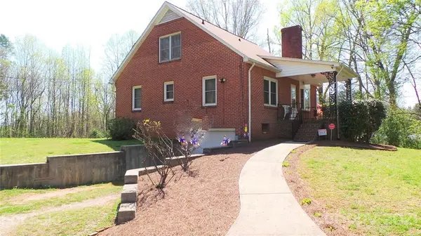 2476 Robinson RD, Newton, NC 28658