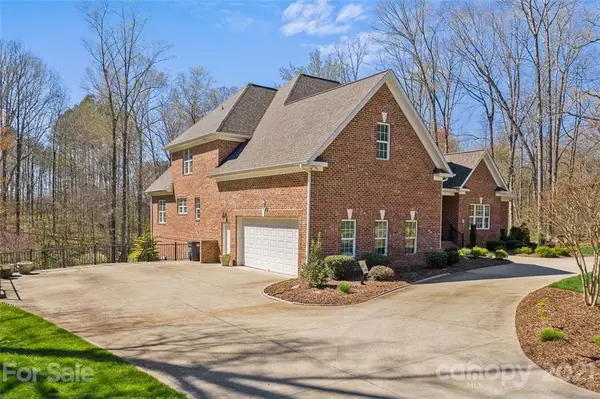 124 Draper DR, Statesville, NC 28625