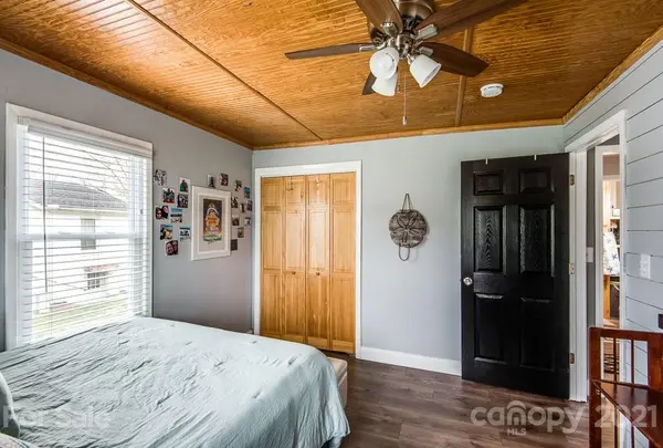 114 Settlemyre RD, Morganton, NC 28655