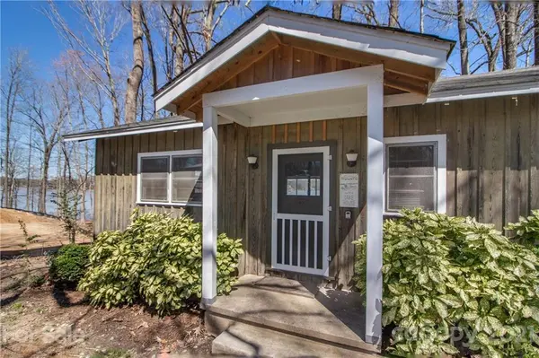 4036 Rhynland DR, Sherrills Ford, NC 28673