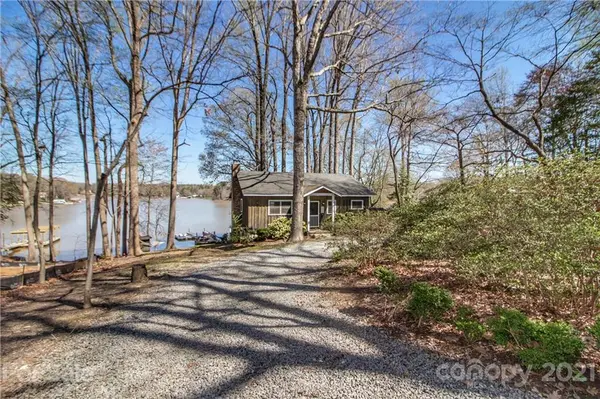 4036 Rhynland DR, Sherrills Ford, NC 28673