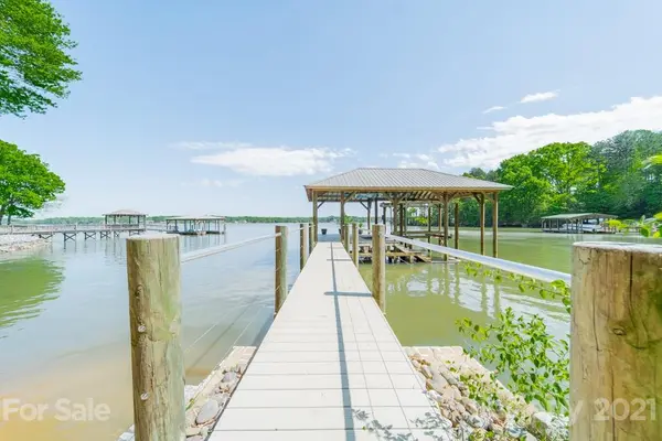8748 Peninsula DR, Terrell, NC 28682