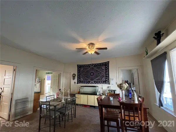 155 Edwards AVE, Swannanoa, NC 28778