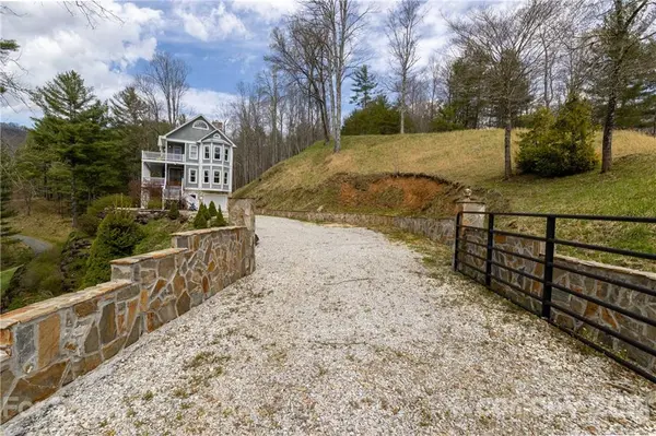 342 Big Rock Creek DR, Bakersville, NC 28705