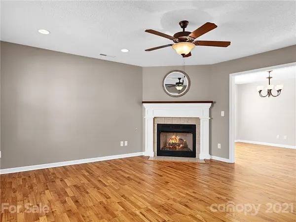 21 Sunview CIR, Arden, NC 28704