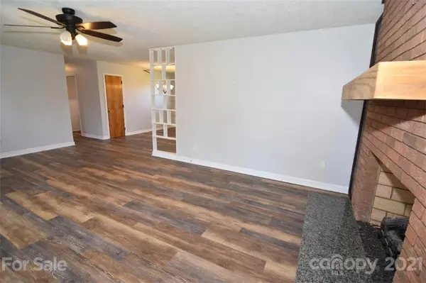 19 Grandview ST, Granite Falls, NC 28630