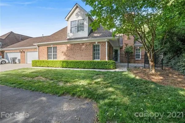 7519 Hurstbourne Green DR, Charlotte, NC 28277