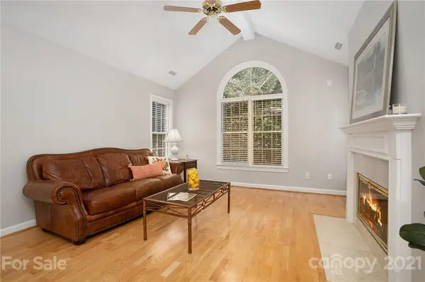 7519 Hurstbourne Green DR, Charlotte, NC 28277