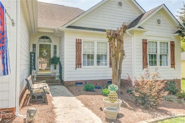 541 Cameron Pointe LN, Belmont, NC 28012