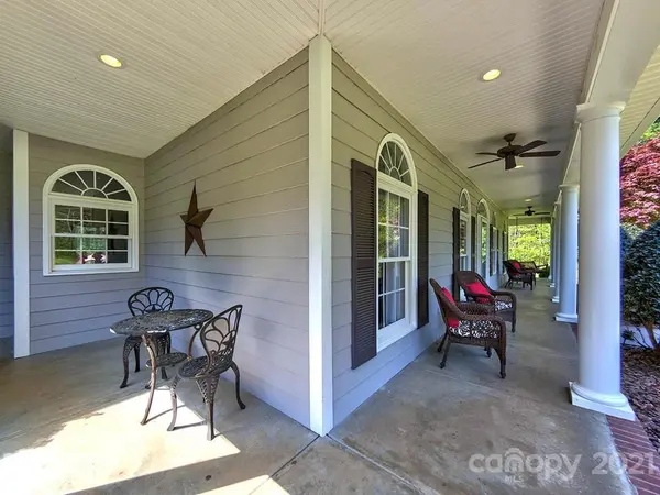 9745 Harvest LN, Davidson, NC 28036