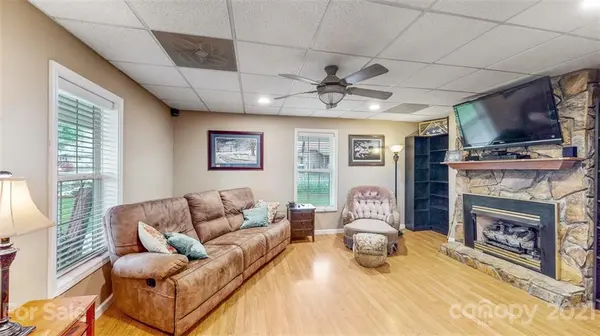 206 3rd AVE, Taylorsville, NC 28681