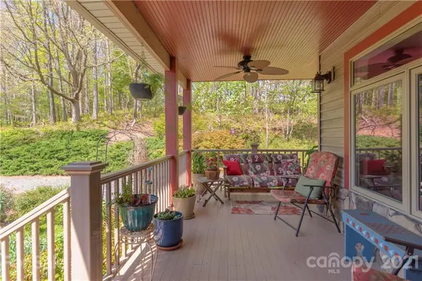 47 Sams RD, Weaverville, NC 28787